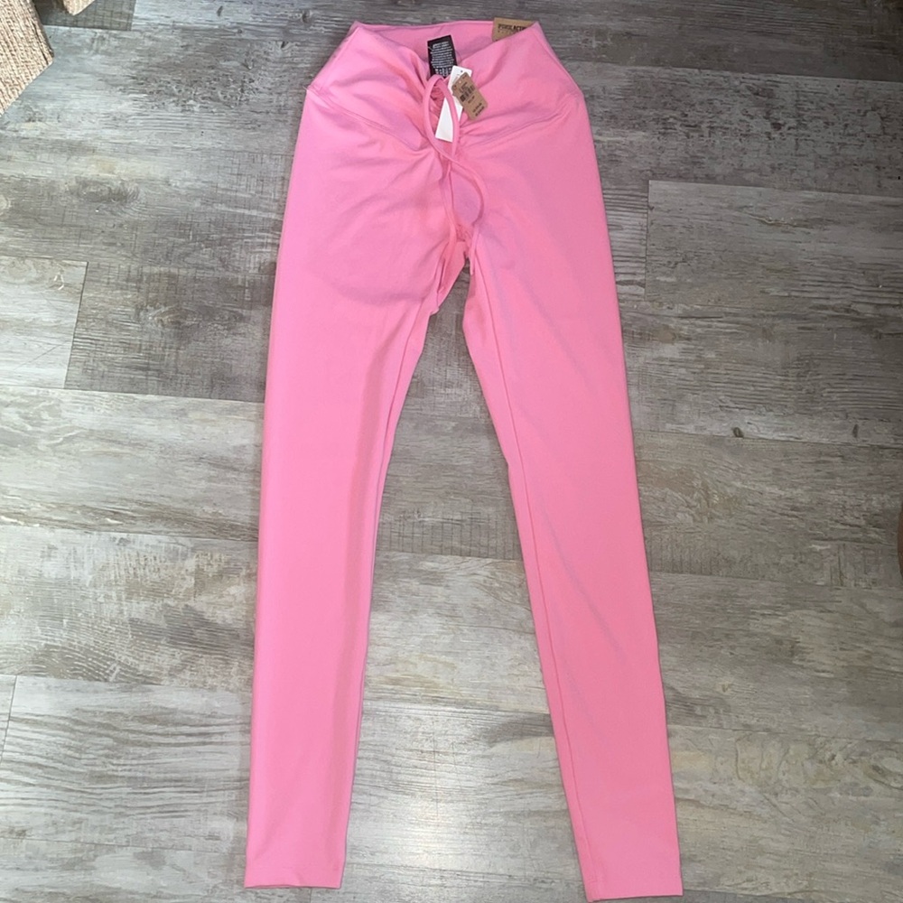 PINK Victoria’s Secret NWT active leggings with scrunch waistband XS